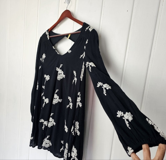 Free People Embroidered Floral Austin Black White Mini Dress Small - Picture 2 of 15